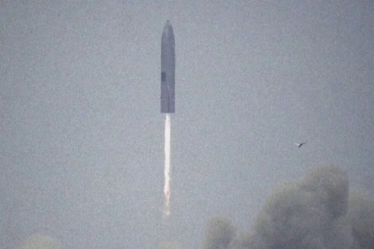 SpaceX bu sefer başardı: Prototip uzay mekiği başarıyla görevini tamamladı