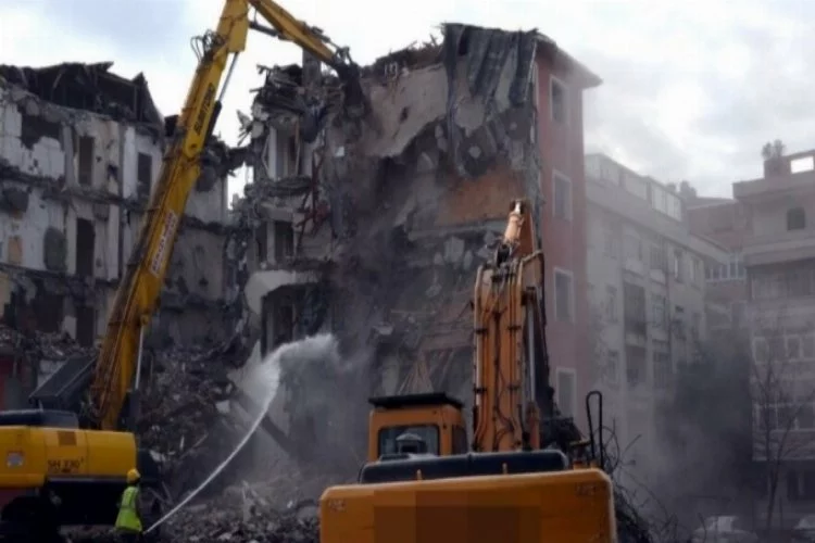 'Orta hasarlı' 90 binada yaşayanlar, kentsel dönüşüme ikna edilemedi