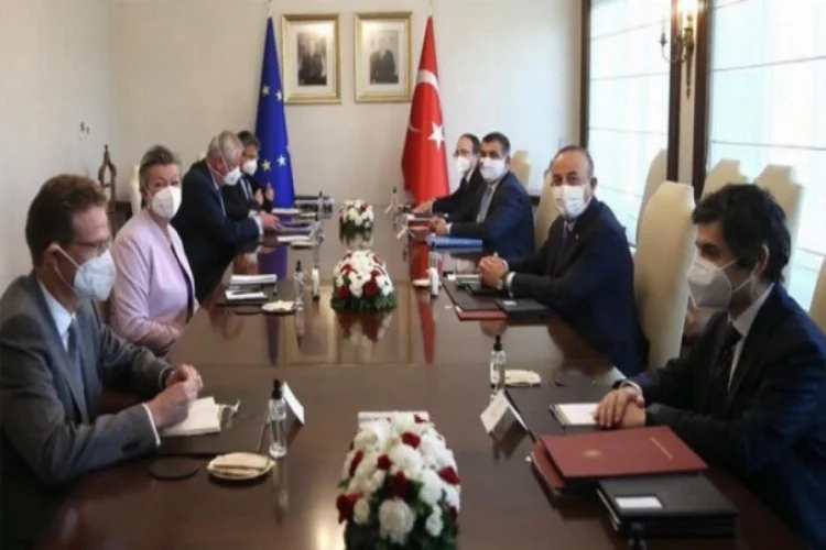 Çavuşoğlu, AB İçişleri Komiseri ile görüştü
