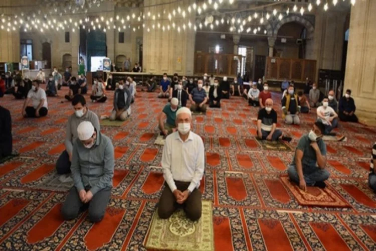 Selimiye Camii'nde ramazanın son cuma namazı kılındı