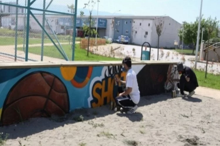 Bursa Nilüfer'de parklar graffiti ile renkleniyor