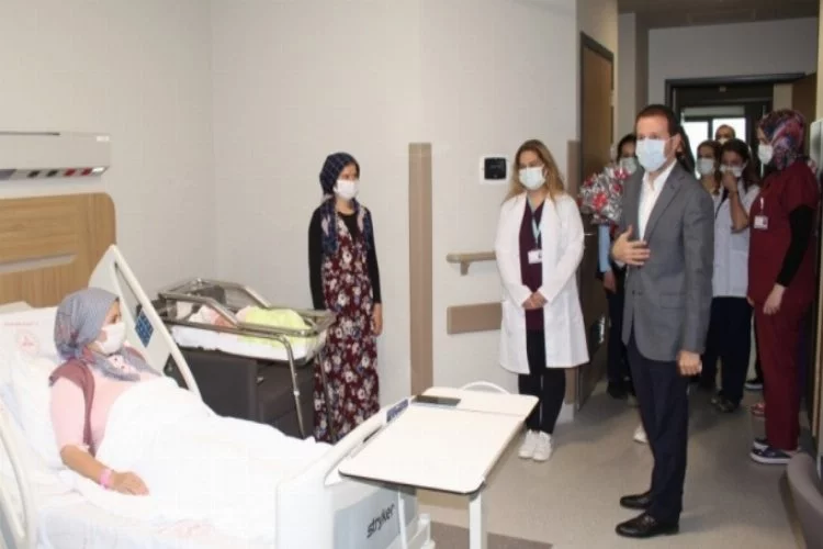 AK Parti Bursa Milletvekili Kılıç'tan yeni annelere karanfil
