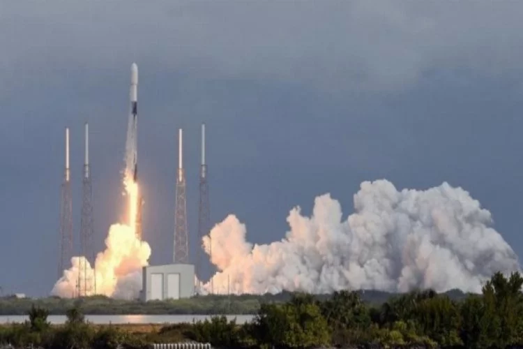 SpaceX, 60 uyduyu daha uzaya fırlattı!