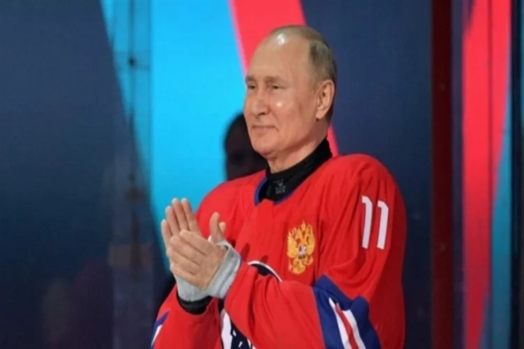 Putin, Buz Hokeyi Gece Ligi'nin gala maçında sahaya çıktı