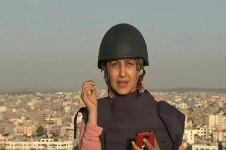 Gazze'de füzeler canlı yayın sırasında gazetecileri teğet geçti