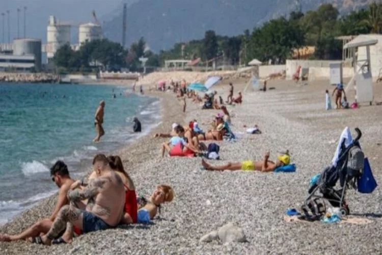 Turistler yine sahillere akın etti