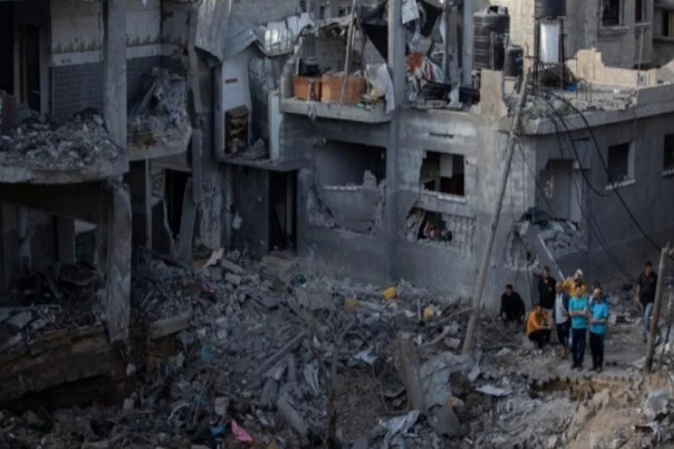 BM: Gazze'de 200'den fazla bina yıkıldı
