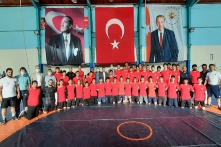 Bursa'da Güreş Federasyonu Başkanı Aydın milli sporcularu ziyaret etti