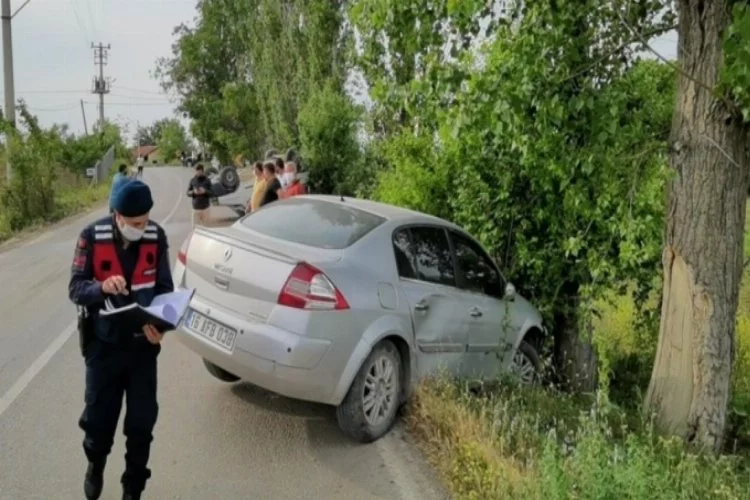 Bursa'da otomobil ile hafif ticari araç çarpıştı