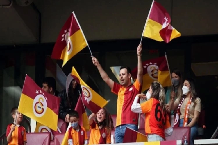 Galatasaraylı taraftarlar Türk Telekom Stadyumu'nda