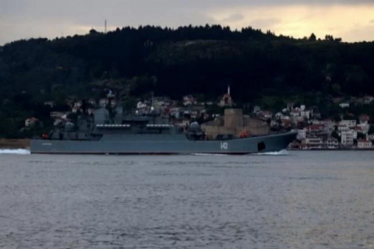 Rus ve İngiliz savaş gemileri peş peşe Çanakkale Boğazı'ndan geçti