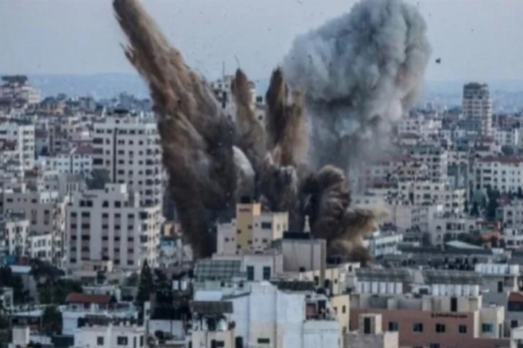 İsrail, Gazze'de Çalışma ile Sosyal Kalkınma bakanlıklarının bulunduğu binaları vurdu!
