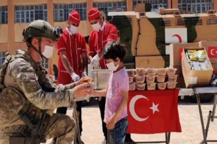 Mehmetçik, Barış Pınarı bölgesindeki yardım faaliyetlerini sürdürüyor