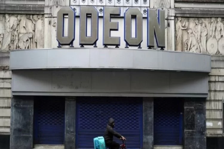 İngiltere'de sinema, tiyatro ve müzeler yeniden açılıyor
