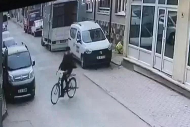 Bursa'da bisiklet hırsızı saniye saniye böyle görüntülendi!