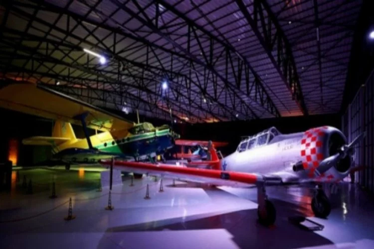 Film yıldızı uçakların da sergilendiği müze büyüyor