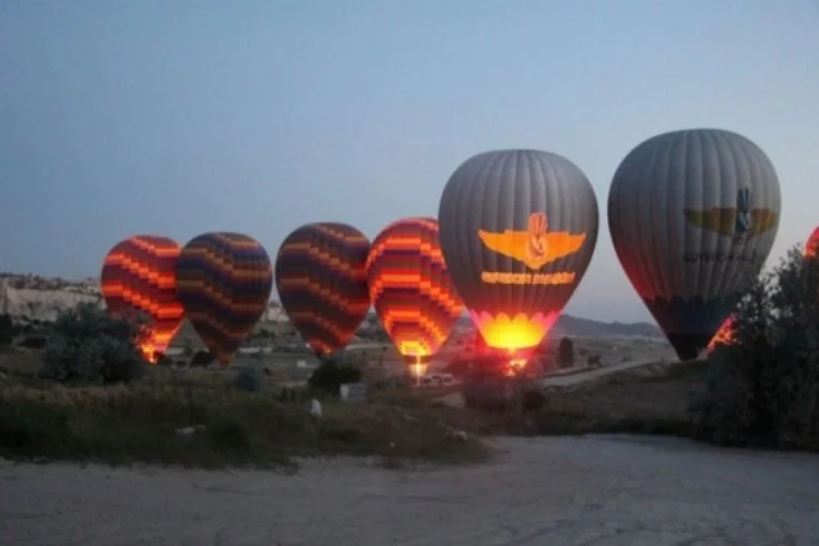 Kapadokya'da balonlar gökyüzü ile buluştu