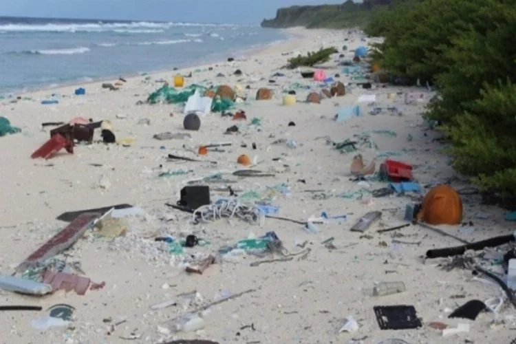 Hiç kimsenin yaşamadığı adada bulunan tonlarca çöp şoke etti!