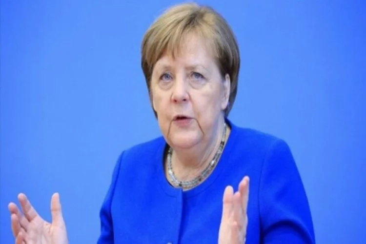 Merkel'den "dijitalleşme" uyarısı