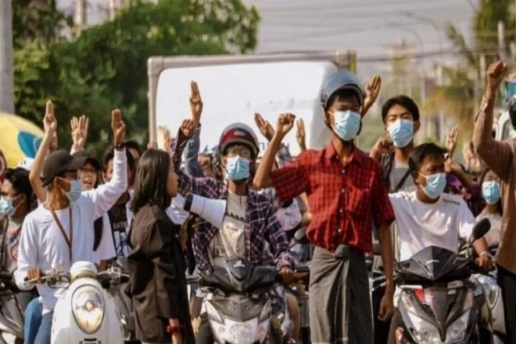 Myanmar'da katledilen darbe karşıtlarının sayısı 800'ü geçti
