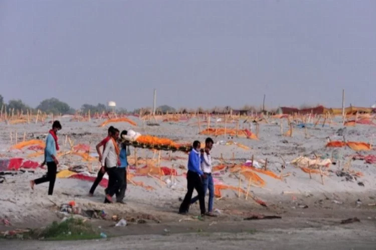 Hindistan'da can kaybı 4 binin altına düşmüyor