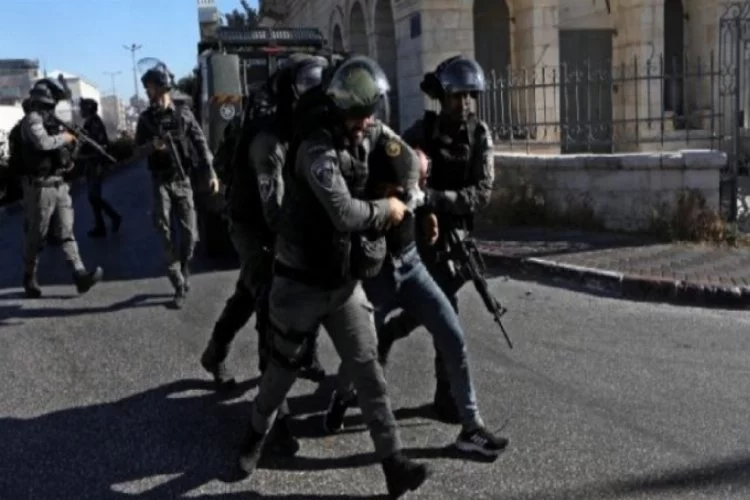 İsrail güçleri 50 Filistinliyi gözaltına aldı
