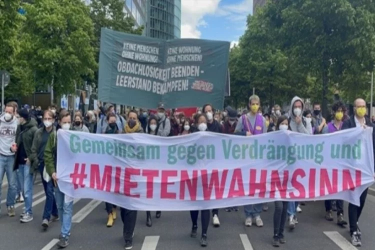Berlin'de 'yüksek kiralar' protesto edildi