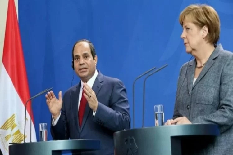 Merkel, Sisi ile Ortadoğu'daki gelişmeleri görüştü