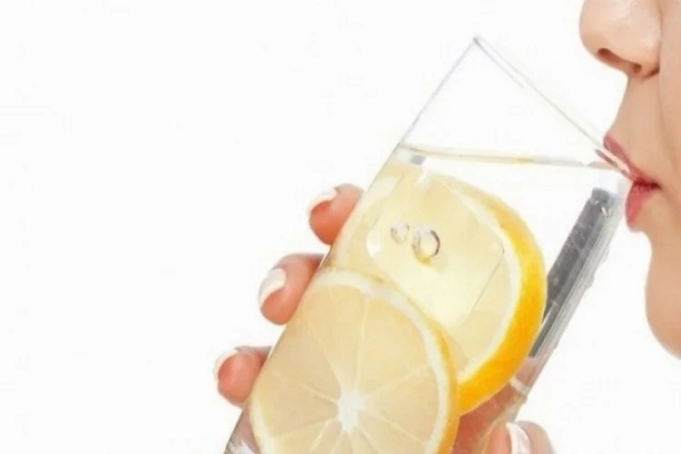 Limonlu su faydaları: Limonlu su ne işe yarar, zayıflatır mı?