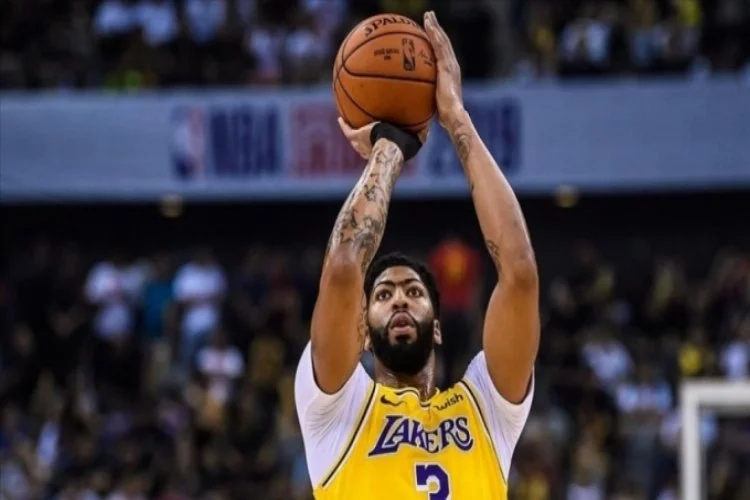 Son şampiyonu Lakers, Suns'a karşı seride 2-1 öne geçti