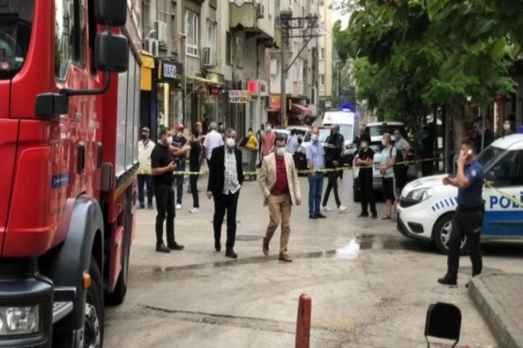 Bursa'da yangına müdahale eden itfaiye ekiplerine bıçaklı tehdit!