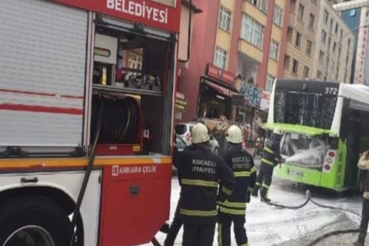 Otobüs seyir halindeyken yangın çıktı