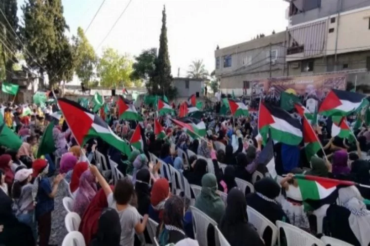 Filistinli mülteciler Hamas'ın başarısını kutladı