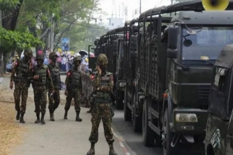 Myanmar ordusu ateşkesi bir ay daha uzattı