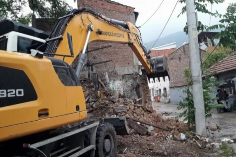Bursa Osmangazi'de metruk binalar tek tek yıkılıyor