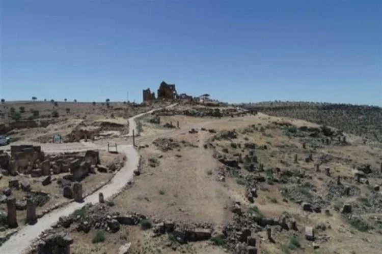 Zerzevan Kalesi'ndeki Mithras Tapınağı'na bağlantılı yapılar bulundu