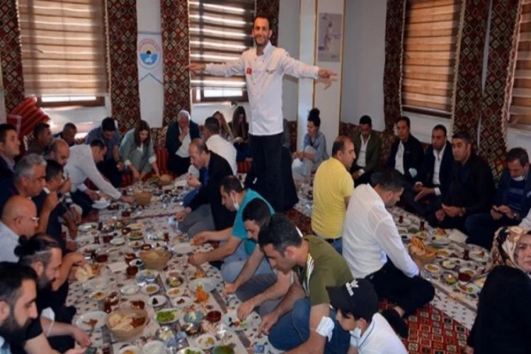 İstanbul'daki Vanlılar, 'Dünya Kahvaltı Günü'nde yer sofrasında buluştu