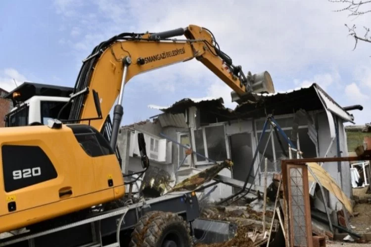 Bursa Osmangazi Belediyesi, kaçak prefabrik evleri yıktı