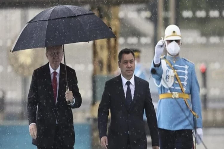 Cumhurbaşkanı Erdoğan, Kırgızistan Cumhurbaşkanı'nı karşıladı