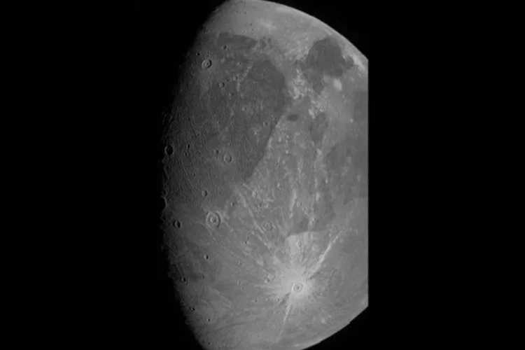 Juno, Jüpiter'in uydusu Ganymede'i fotoğrafladı
