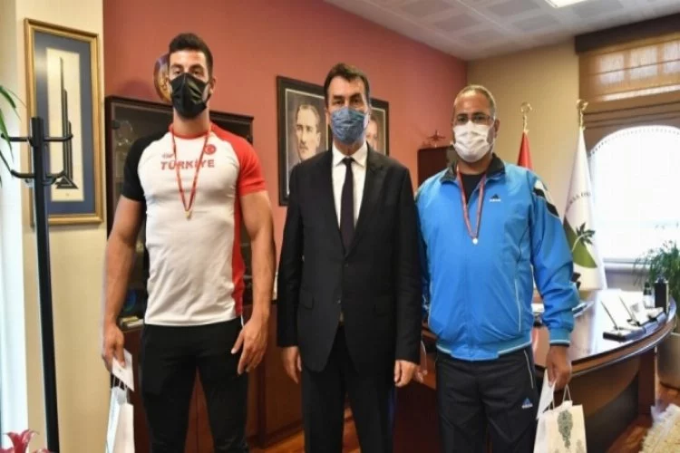 Rekortmen sporcudan Bursa'da Başkan Dündar'a ziyaret