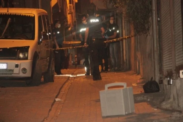 Sivil araçtaki polislere silahlı saldırı