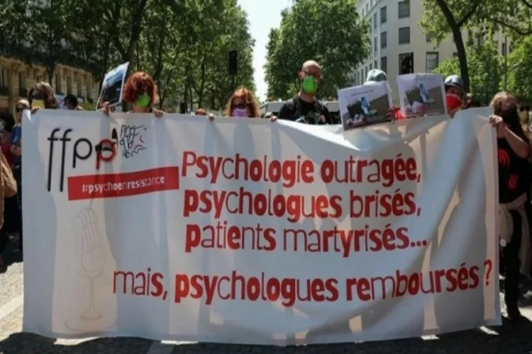 Fransa'da psikologlar gösteri düzenledi