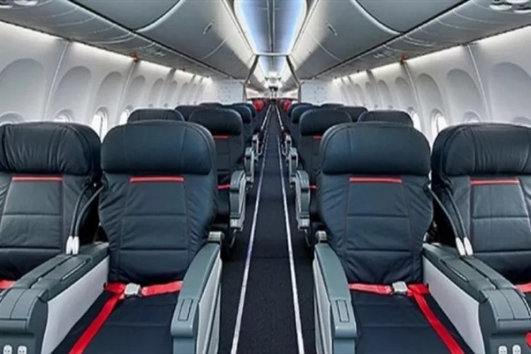 Uçakta başına bavul düşen yolcu, havayolu şirketini yargılayacak mahkeme bulamıyor