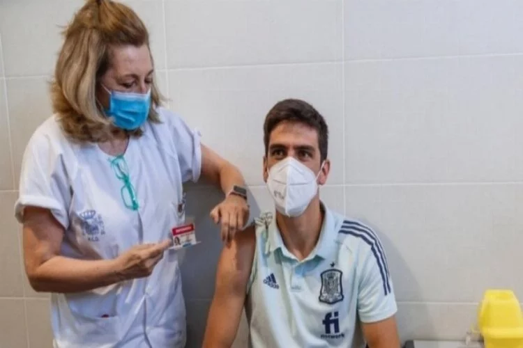 İspanya Milli Takımı'nda teknik heyet ve futbolcular koronavirüs aşısı oldu