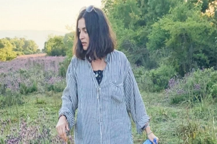 Ünlü oyuncu Aslıhan Gürbüz Bursa'da ayıyı biberonla besledi