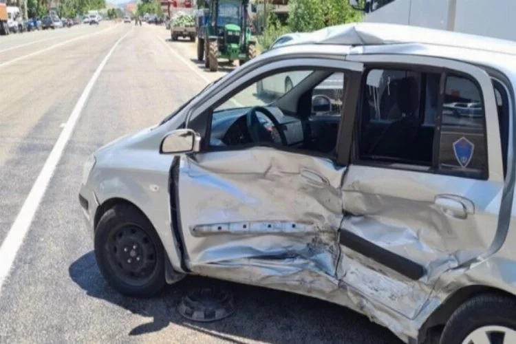 Malatya'da iki otomobil çarpıştı: Yaralılar var