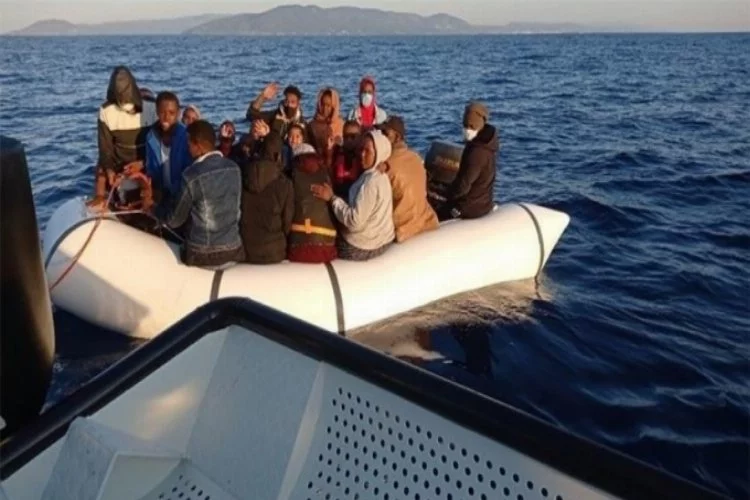 Dikili'de 35 kaçak göçmen kurtarıldı