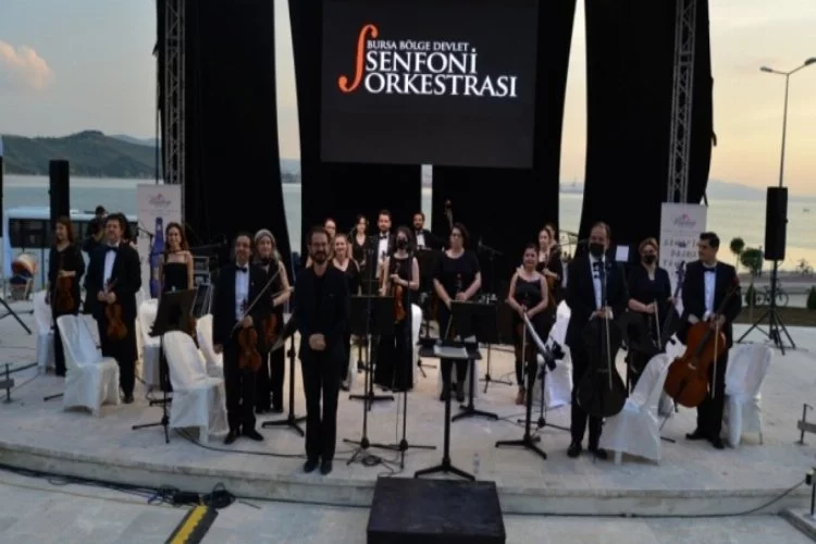 Bursa'da amfi tiyatroda klasik müzik akşamı