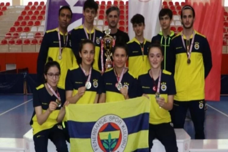 Fenerbahçe kadın ve erkek masa tenisi takımları Süper Lig şampiyonu